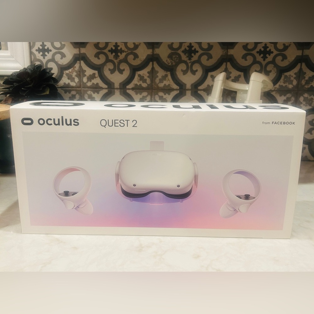 LIKE NEW IN BOX Oculus Quest 2 VR Headset - White with Display Stand-EUC